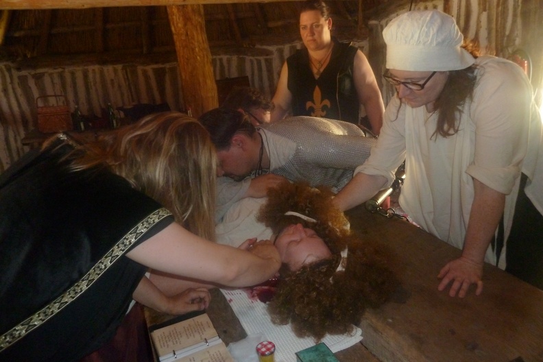 Wurm-OP am Zwerg.JPG